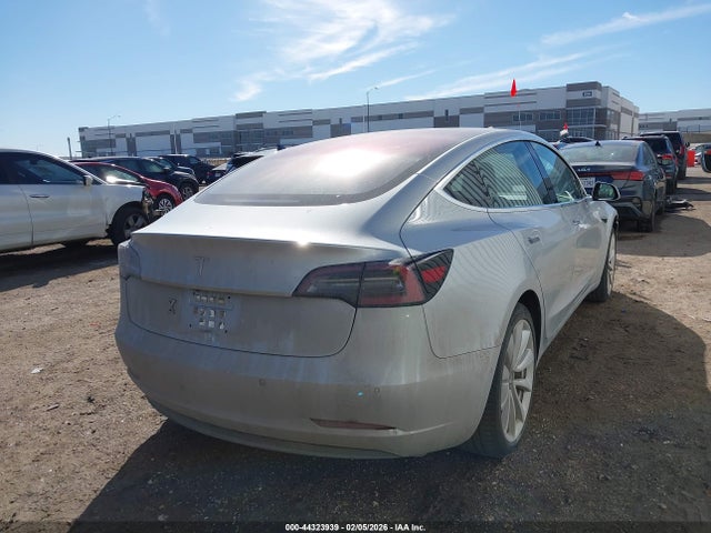 Продажа на аукционе авто 2018 Tesla Model 3 Long Range/mid Range, vin: 5YJ3E1EA4JF017909, номер лота: 44323939