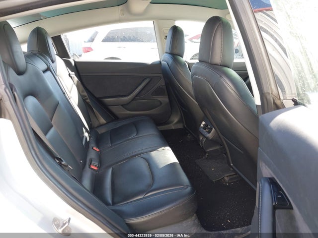Продажа на аукционе авто 2018 Tesla Model 3 Long Range/mid Range, vin: 5YJ3E1EA4JF017909, номер лота: 44323939