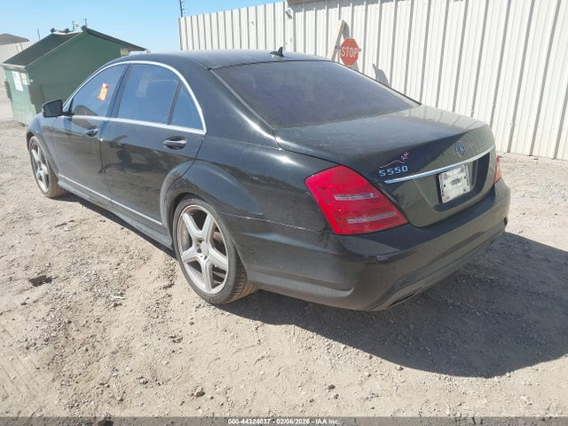 2011 MERCEDES-BENZ S 550 WDDNG7BB0BA388665 Photo 2