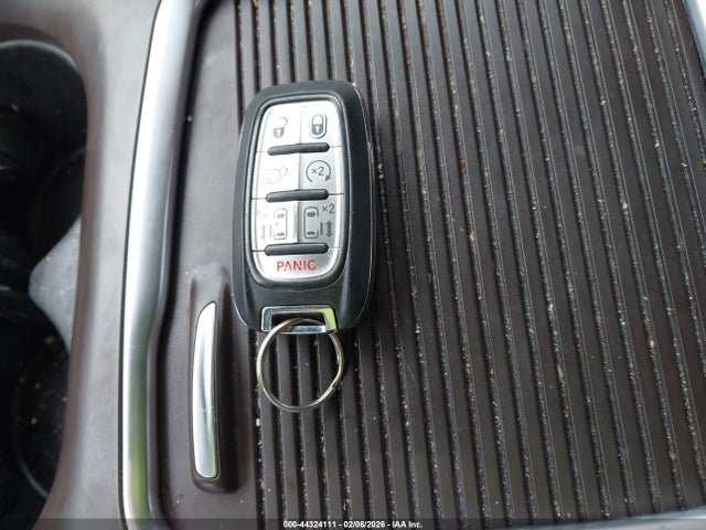 2017 Chrysler Pacifica Touring-l Plus მანქანა იყიდება აუქციონზე, vin: 2C4RC1EG0HR570608, აუქციონის ნომერი: 44324111