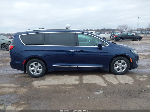 2017 Chrysler Pacifica Touring-l Plus მანქანა იყიდება აუქციონზე, vin: 2C4RC1EG0HR570608, აუქციონის ნომერი: 44324111