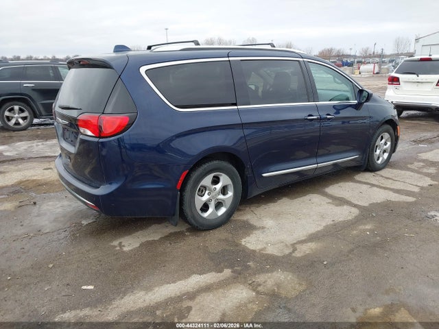 2017 Chrysler Pacifica Touring-l Plus მანქანა იყიდება აუქციონზე, vin: 2C4RC1EG0HR570608, აუქციონის ნომერი: 44324111