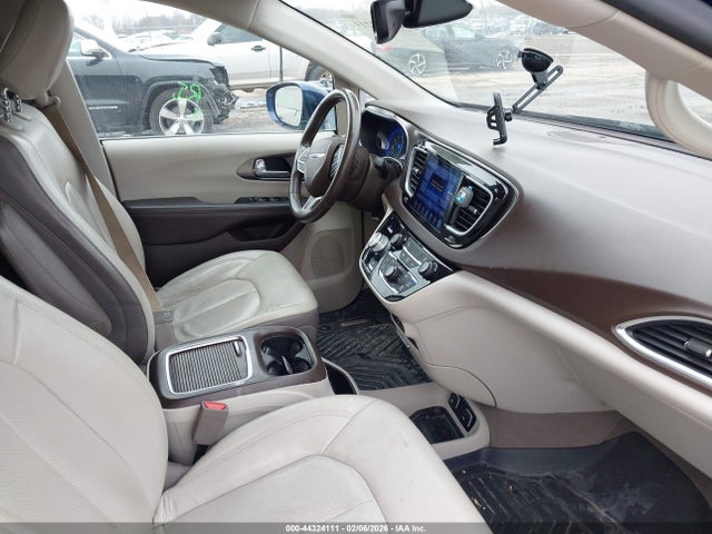 2017 Chrysler Pacifica Touring-l Plus მანქანა იყიდება აუქციონზე, vin: 2C4RC1EG0HR570608, აუქციონის ნომერი: 44324111