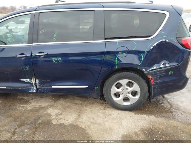 2017 Chrysler Pacifica Touring-l Plus მანქანა იყიდება აუქციონზე, vin: 2C4RC1EG0HR570608, აუქციონის ნომერი: 44324111