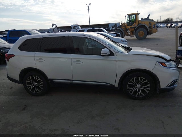 Продаж на аукціоні авто 2017 Mitsubishi Outlander Se, vin: JA4AD3A35HZ000256, номер лоту: 44324113