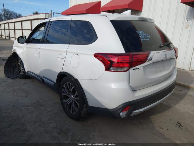 2017 MITSUBISHI OUTLANDER JA4AD3A35HZ000256 Photo 2