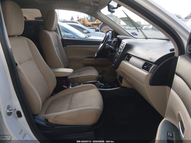 2017 MITSUBISHI OUTLANDER JA4AD3A35HZ000256 Photo 4