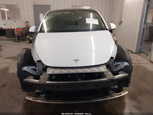2023 Tesla Model Y Awd/long Range Dual Motor All-wheel Drive მანქანა იყიდება აუქციონზე, vin: 7SAYGDEE2PF749388, აუქციონის ნომერი: 44324164