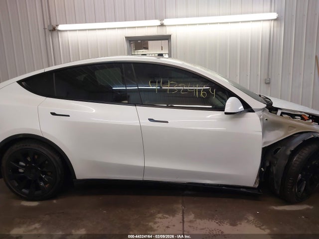 2023 Tesla Model Y Awd/long Range Dual Motor All-wheel Drive მანქანა იყიდება აუქციონზე, vin: 7SAYGDEE2PF749388, აუქციონის ნომერი: 44324164