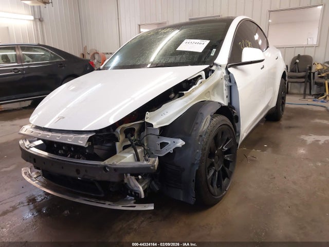 2023 Tesla Model Y Awd/long Range Dual Motor All-wheel Drive მანქანა იყიდება აუქციონზე, vin: 7SAYGDEE2PF749388, აუქციონის ნომერი: 44324164