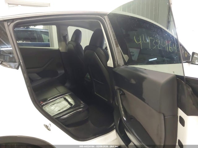 2023 Tesla Model Y Awd/long Range Dual Motor All-wheel Drive მანქანა იყიდება აუქციონზე, vin: 7SAYGDEE2PF749388, აუქციონის ნომერი: 44324164