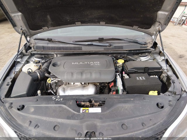 44324189 :رقم المزاد ، 1C3CCCAB0FN756871 vin ، 2015 Chrysler 200 Limited مزاد بيع