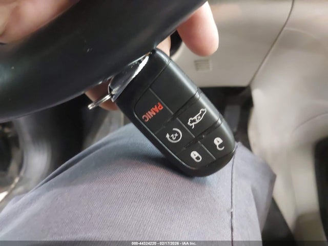 Продажа на аукционе авто 2015 Chrysler 200 Limited, vin: 1C3CCCAB7FN685958, номер лота: 44324220