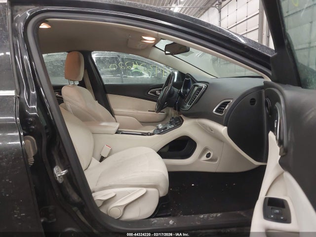 Продажа на аукционе авто 2015 Chrysler 200 Limited, vin: 1C3CCCAB7FN685958, номер лота: 44324220