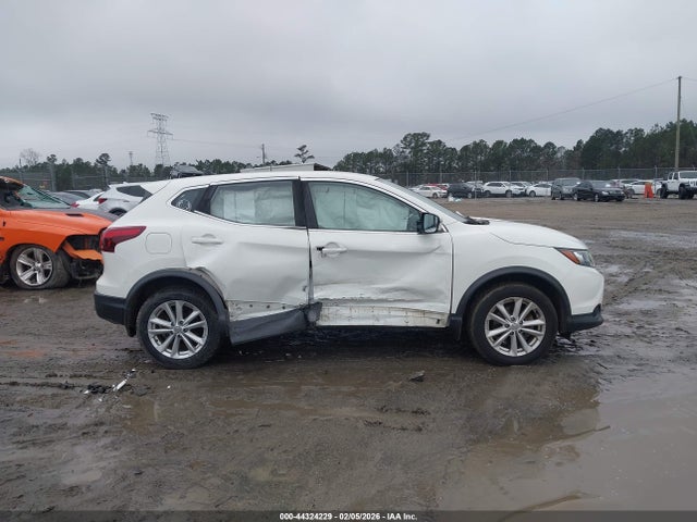 JN1BJ1CP2JW189918 Nissan Rogue Sport S/sl/sv