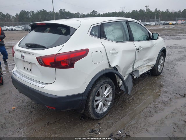 JN1BJ1CP2JW189918 Nissan Rogue Sport S/sl/sv
