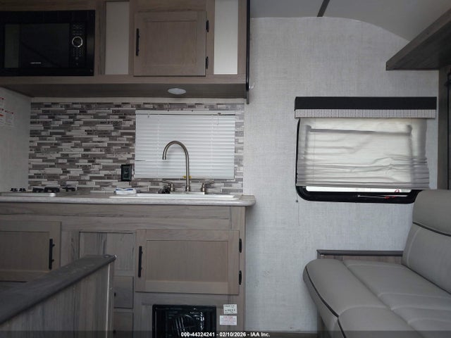 Продажа на аукционе авто 2021 Gulfstream Coquest, vin: 1NL1G2218MG000420, номер лота: 44324241