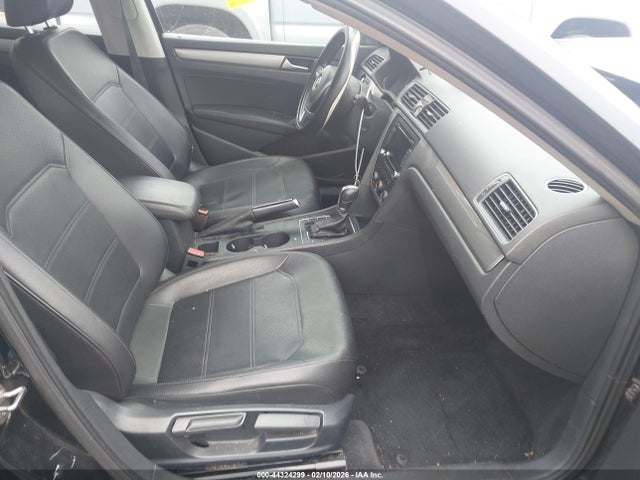 Продаж на аукціоні авто 2015 Volkswagen Passat 1.8t Limited Edition, vin: 1VWAT7A30FC121824, номер лоту: 44324299