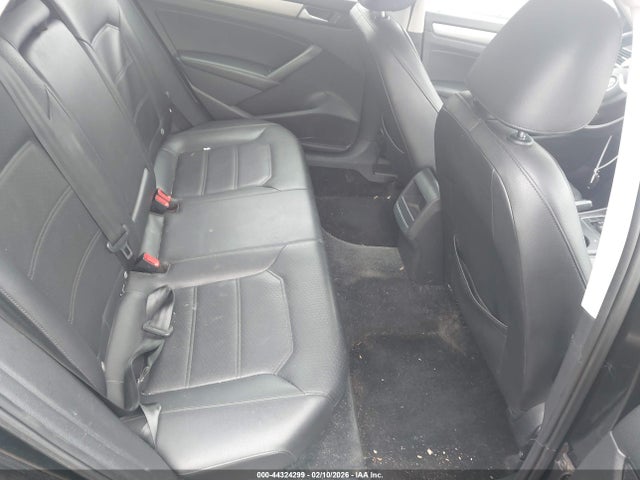 Продаж на аукціоні авто 2015 Volkswagen Passat 1.8t Limited Edition, vin: 1VWAT7A30FC121824, номер лоту: 44324299