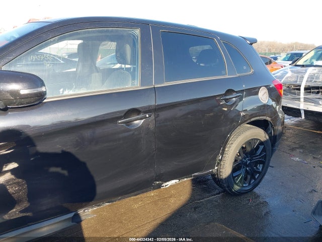 2018 MITSUBISHI OUTLANDER SPORT JA4AP3AU1JU008227 Photo 5