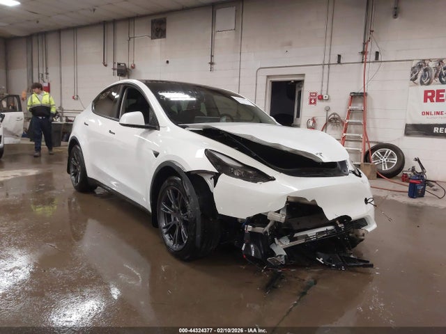 2024 Tesla Model Y Long Range Dual Motor All-wheel Drive მანქანა იყიდება აუქციონზე, vin: 7SAYGAEEXRF214729, აუქციონის ნომერი: 44324377