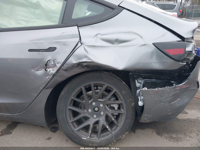 2025 TESLA MODEL 3 5YJ3E1EA8SF028798 Photo 5