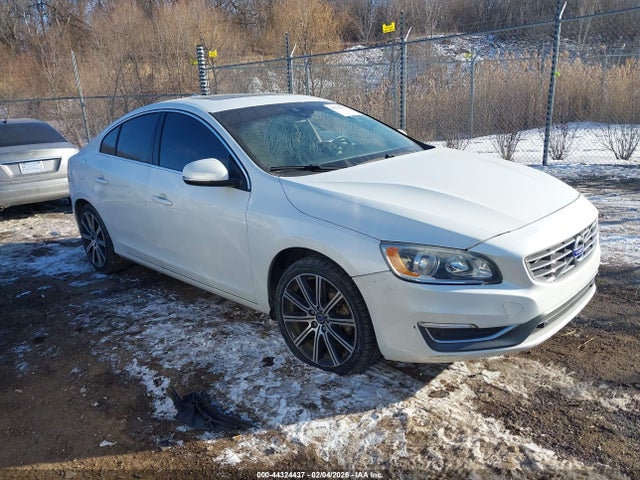2015 VOLVO S60 YV149MFK8F1353395