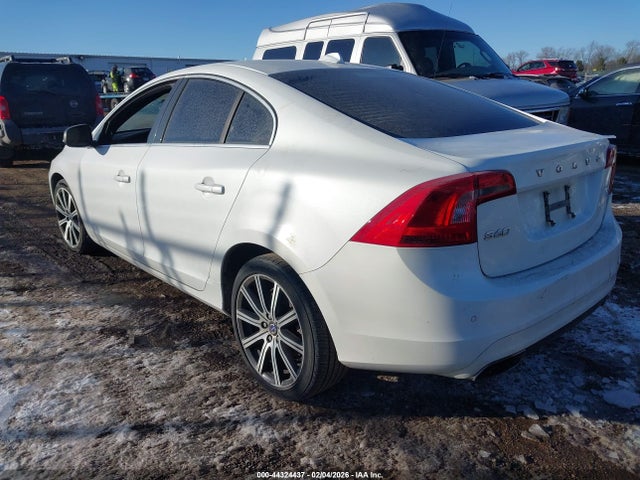2015 VOLVO S60 YV149MFK8F1353395 Photo 2