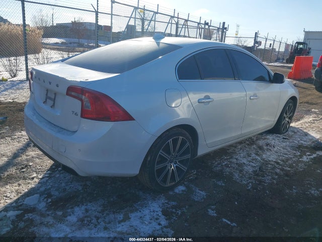 2015 VOLVO S60 YV149MFK8F1353395 Photo 3