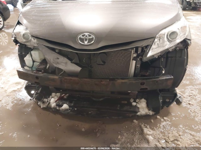 Продаж на аукціоні авто 2014 Toyota Sienna Xle V6 8 Passenger, vin: 5TDYK3DC0ES417206, номер лоту: 44324470