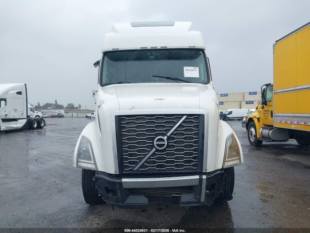 Продаж на аукціоні авто 2022 Volvo Vnl, vin: 4V4NC9EH2NN292507, номер лоту: 44324531