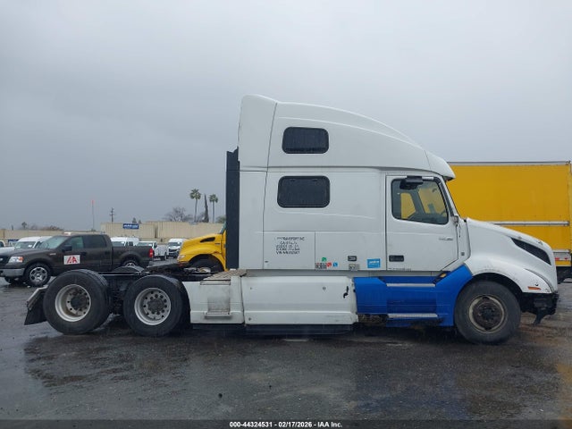 Продаж на аукціоні авто 2022 Volvo Vnl, vin: 4V4NC9EH2NN292507, номер лоту: 44324531