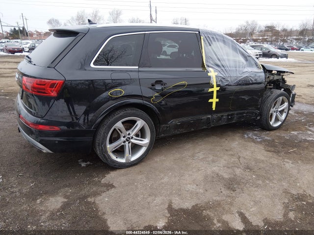 WA1VAAF77KD026890 Audi Q7 55 Premium