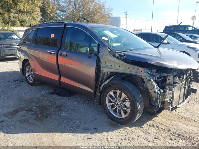 2022 TOYOTA SIENNA 5TDYRKEC5NS099135