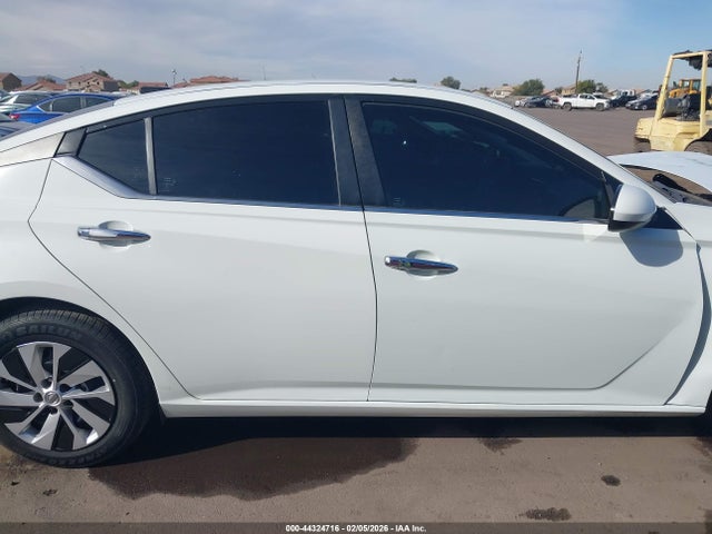 1N4BL4BV5NN318888 Nissan Altima S Fwd