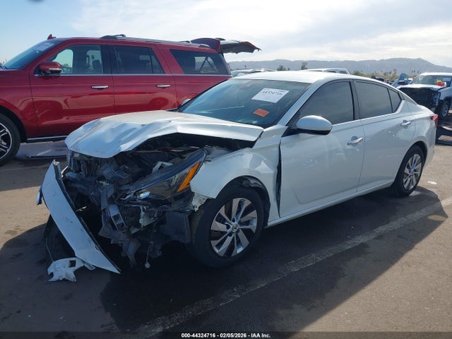 1N4BL4BV5NN318888 Nissan Altima S Fwd