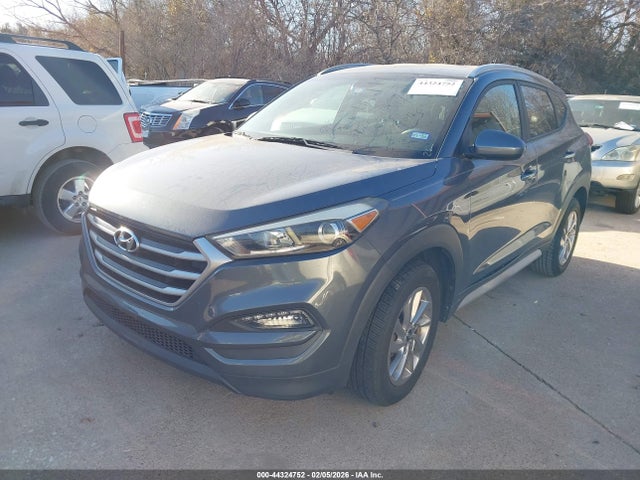 KM8J33A44HU477450 Hyundai TUCSON SE