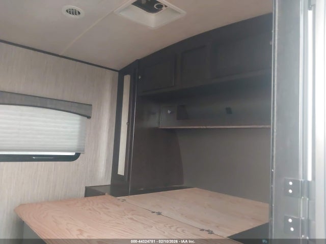 5SFNB2823JE369003 Sundance 261rk