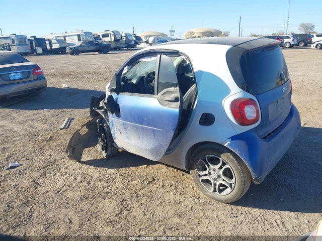 44324829 :رقم المزاد ، WMEFJ5DAXGK061668 vin ، 2016 Smart Fortwo Prime مزاد بيع