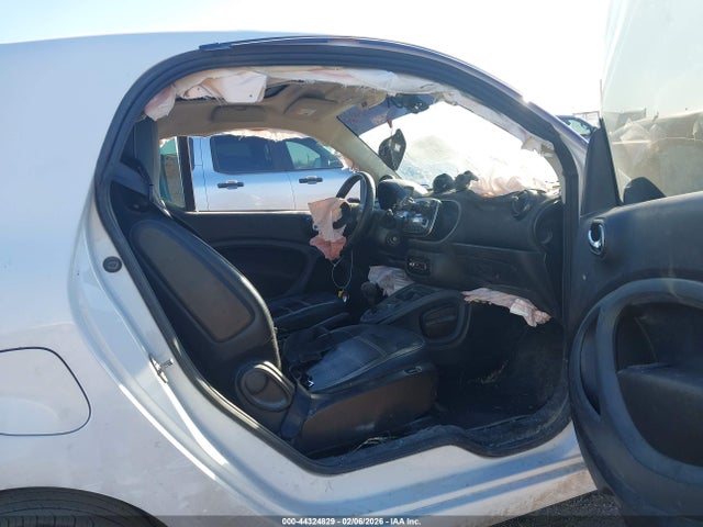 44324829 :رقم المزاد ، WMEFJ5DAXGK061668 vin ، 2016 Smart Fortwo Prime مزاد بيع