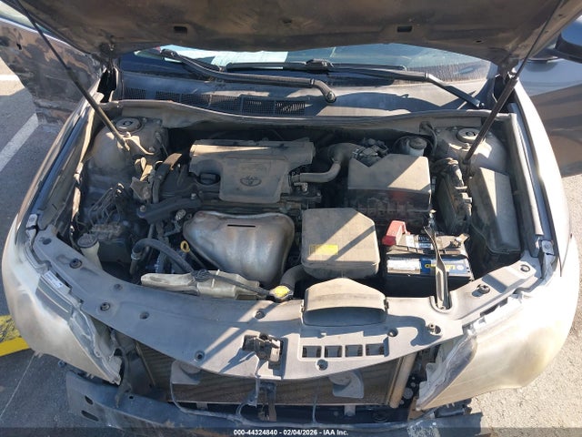 4T1BF1FK0EU381575 Toyota CAMRY SE