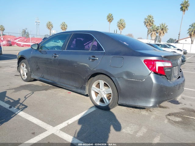 4T1BF1FK0EU381575 Toyota CAMRY SE