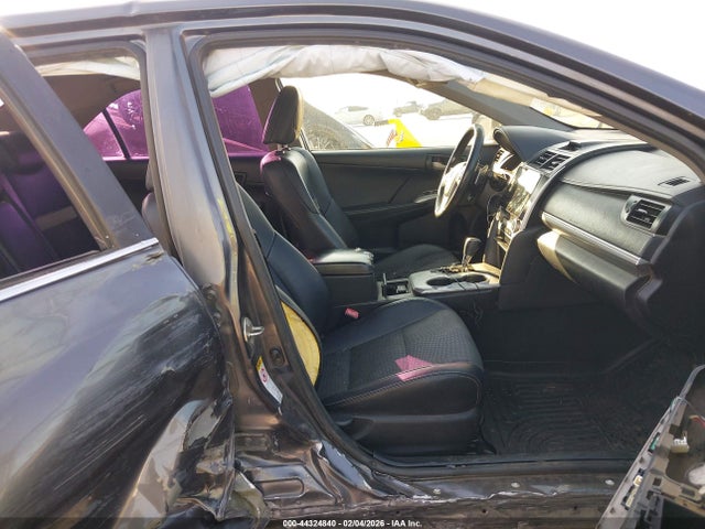 4T1BF1FK0EU381575 Toyota CAMRY SE