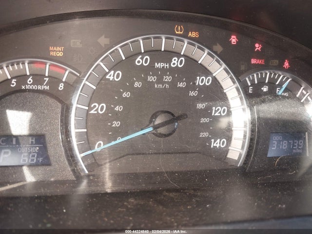 4T1BF1FK0EU381575 Toyota CAMRY SE