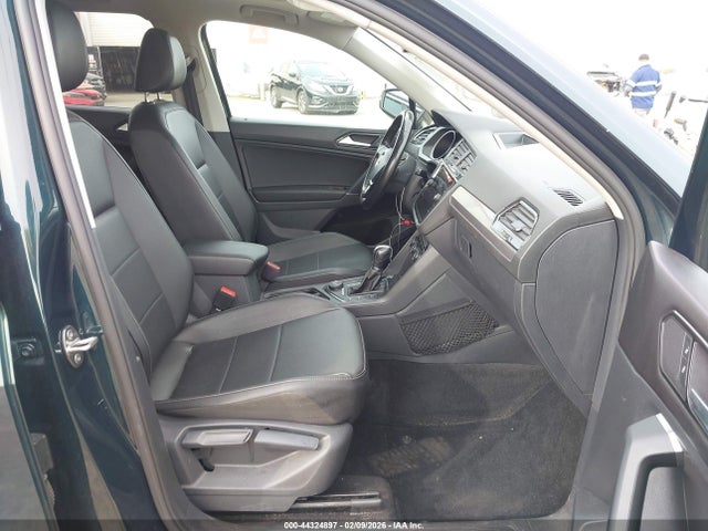 3VV2B7AX2JM139652 Volkswagen Tiguan 2.0t Se/2.0t Sel