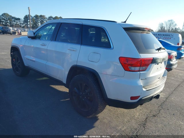 2013 JEEP GRAND CHEROKEE 1C4RJFAT9DC576352 Photo 2