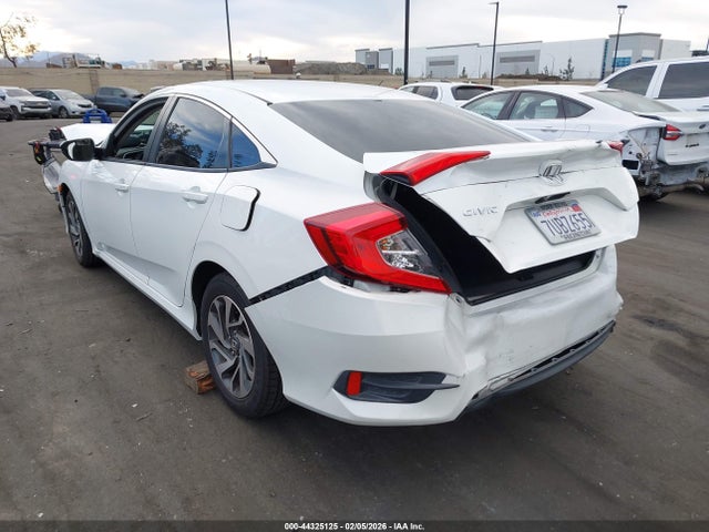 Honda CIVIC EX 2016 2HGFC2F72GH562264 Image 3