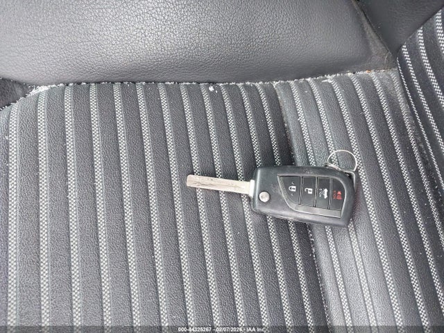 4T1B11HK2JU045187 Toyota CAMRY SE
