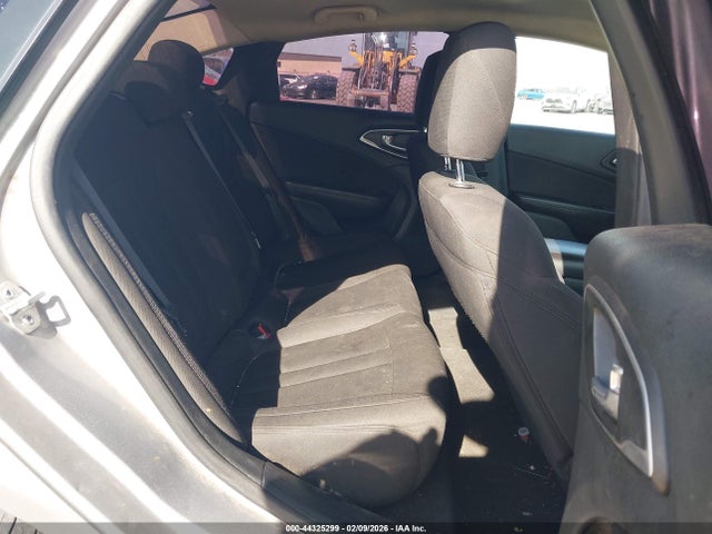 1C3CCCAB2FN627157 Chrysler 200 Limited