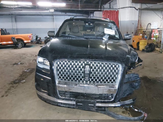 5LMJJ3TG8PEL09877 Lincoln Navigator Black Label L